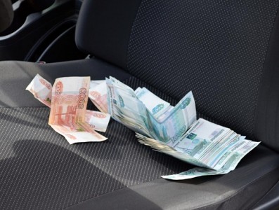 Липецкого инспектора оштрафовали на 300 тысяч рублей за взятку