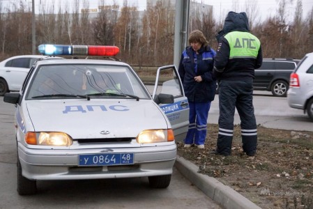 Почти 200 тысяч рублей собрали инспекторы ДПС и налоговики на дорогах