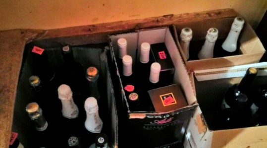 Более 250 бутылок контрафактного алкоголя изъяли в Липецке
