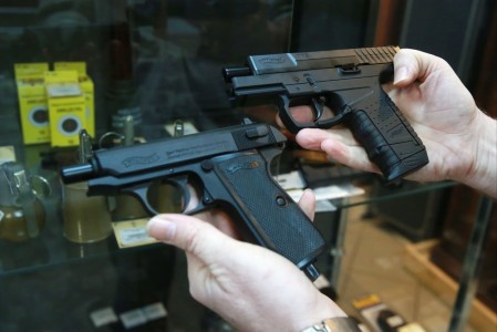 Верховный суд вычеркнул из списка огнестрельного оружия электрошокеры и травматические пистолеты