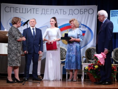 Уполномоченный провела церемонию награждения медалью «Спешите делать добро»