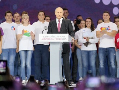 Путин объявил 2018-й годом добровольца и волонтера