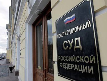КС РФ запретил сокращать матерей-одиночек в системе МВД