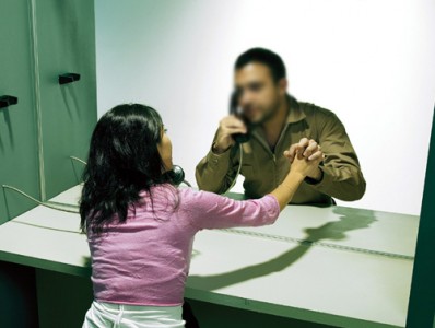 В Думу внесли законопроект, по которому осужденные получат право видеться с детьми