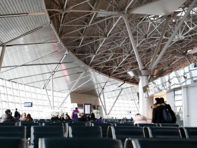 Комитет Госдумы поддержал создание курительных комнат в аэропортах